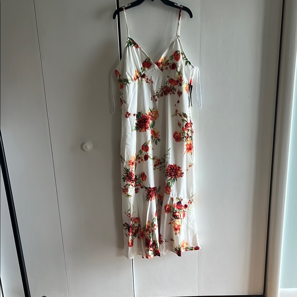 LULUs Women’s Summer Lovin white floral print midi dress